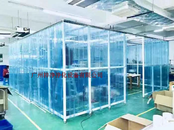 潔凈棚通過FFU將外部空氣吸入設備,經(jīng)過高效過濾器過濾后,將干凈的空氣輸送到棚內(nèi)。 潔凈棚通過FFU將外部空氣吸入設備,經(jīng)過高效過濾器過濾后,將干凈的空氣輸送到棚內(nèi)。